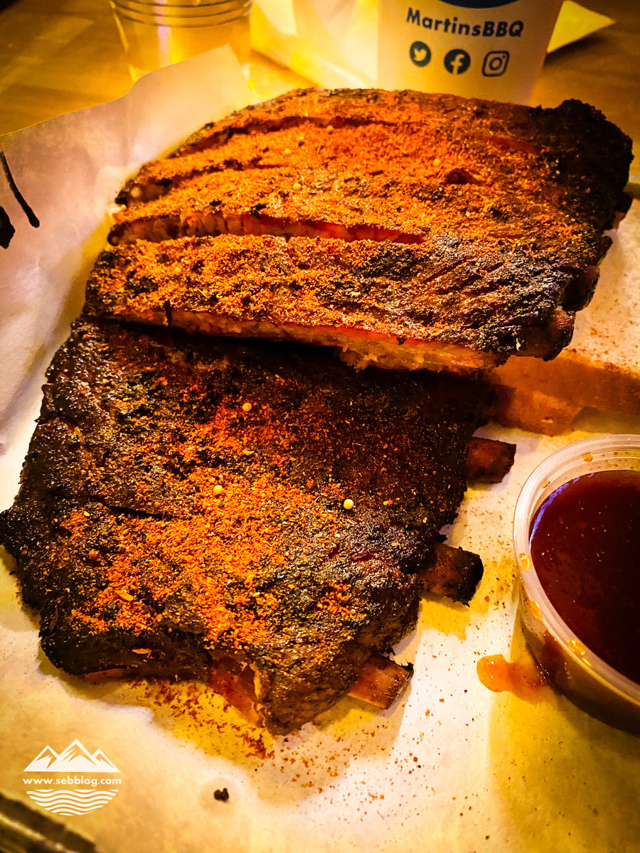 Martin’s Bar-B-Que Joint Downtown : Une Institution du Barbecue à Nashville